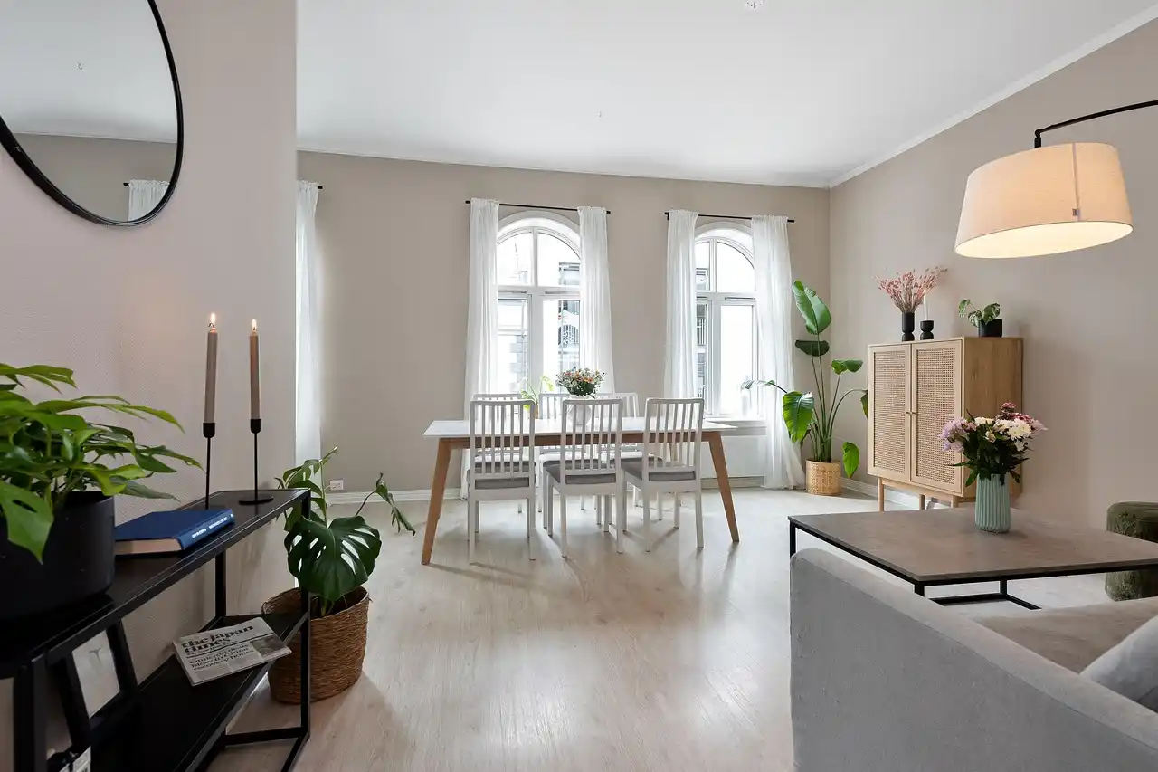 Home Window Repair: Fixes, Costs & Tips